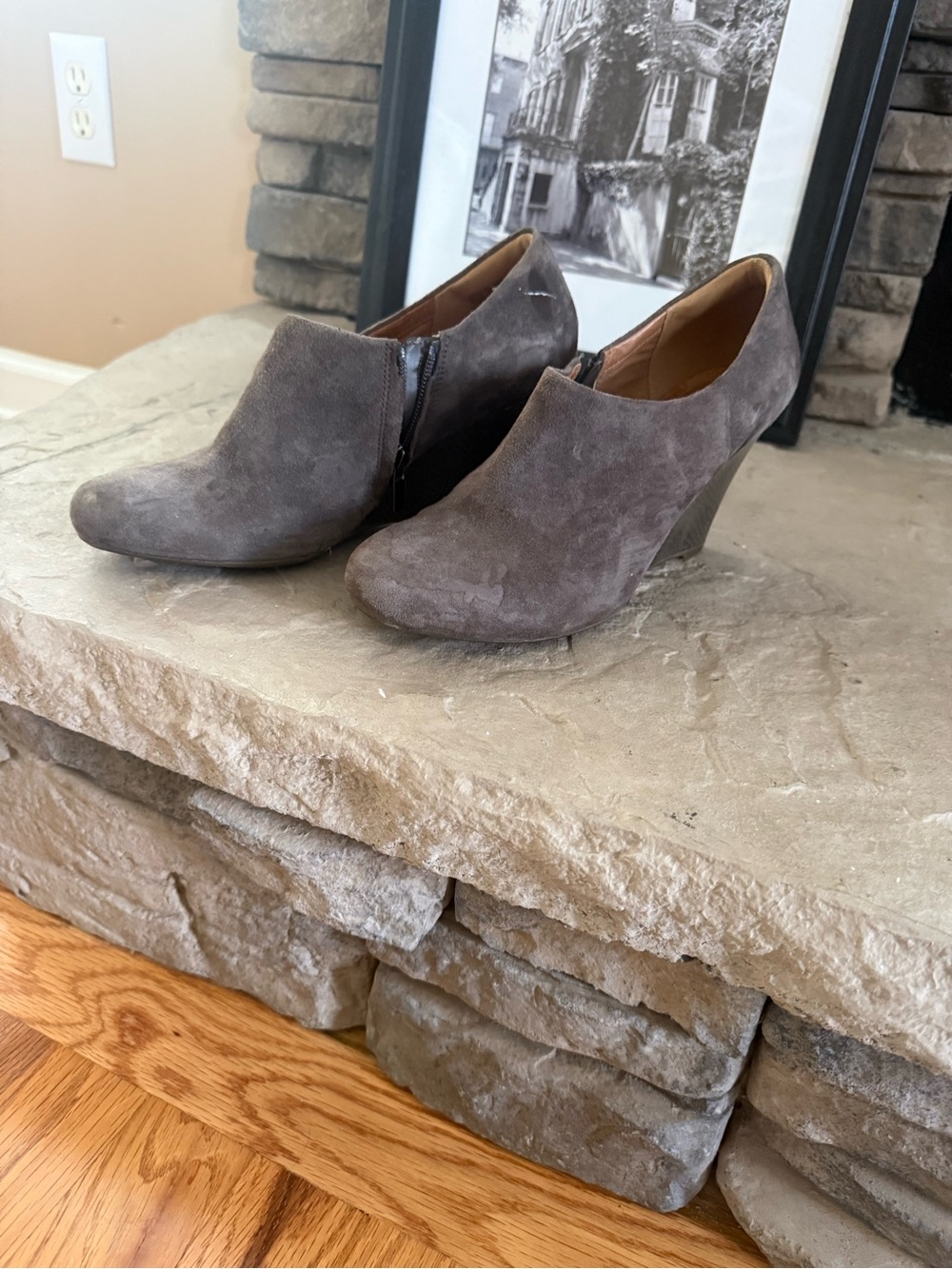 Clarks Artisan Taupe Suede Wedge Ankle Booties Women's 8.5 M